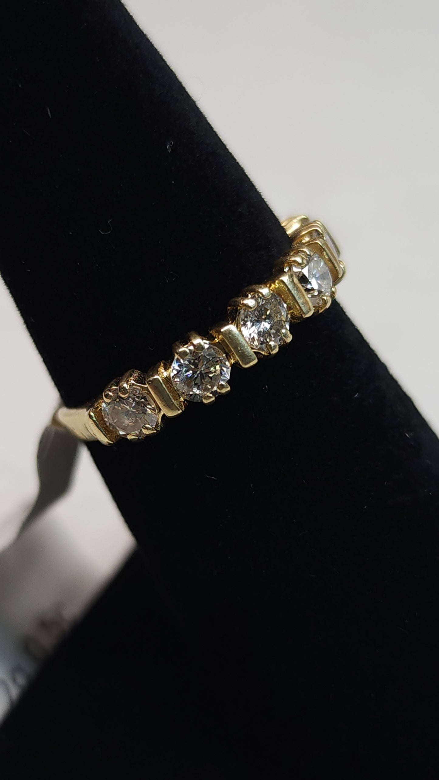 Women's 14k Yellow Gold Ring w/ 7 Natural Diamonds